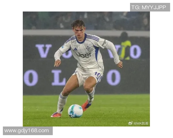 《聚焦足球传奇:解密Soccer系列中的顶级球星与精彩瞬间》